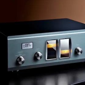 AIR TIGHT ATE-3011. Reference phono preamp.